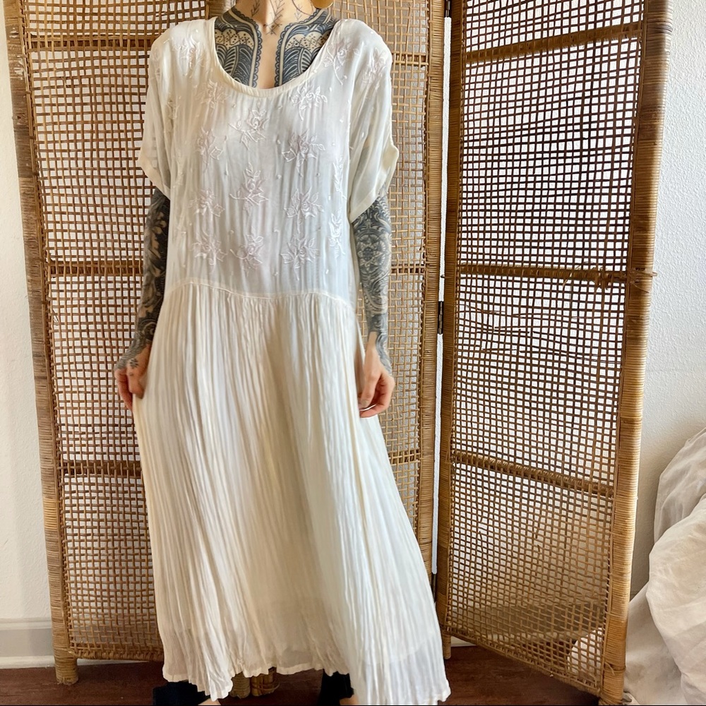 SOLD.Vintage cream dress with floral embroidery